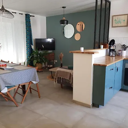 Hébergement de vacances Charmante Maison De Vacances *